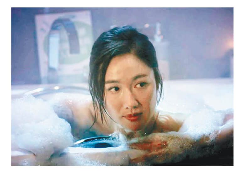 李施嬅於首集已有出浴戲，令Fans喜出望外。