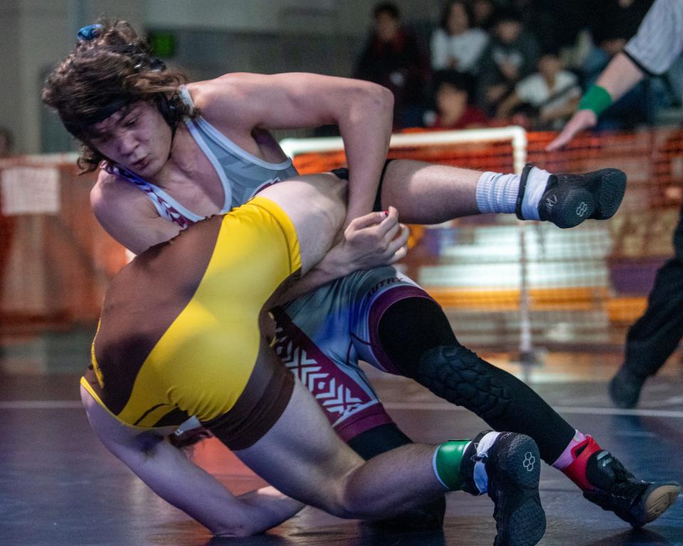 Granite Hills' Jayden Autry battles with Temecula Valley's Landen Cordrey during the 132-pound title match at the Adrian Amaral Scholarship Invitational on Saturday, Jan. 6, 2024.