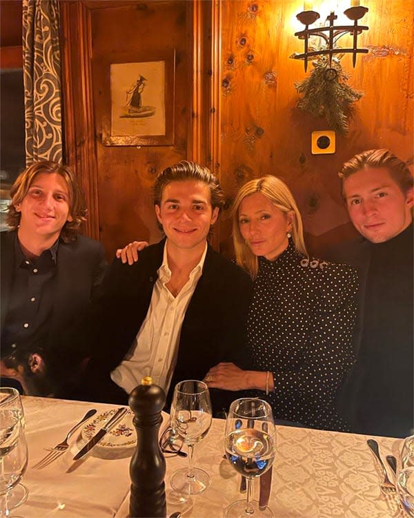 Marie-Chantal de Grecia con tres de sus hijos