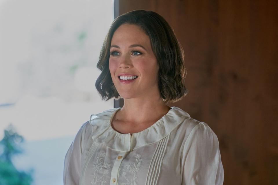 when calls the heart cast erin krakow as elizabeth thornton