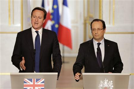 France's President Francois Hollande (R) and Britain's Prime Minister David Cameron attend a news conference at the Elysee Palace in Paris in this May 22, 2013 file picture. REUTERS/Philippe Wojazer