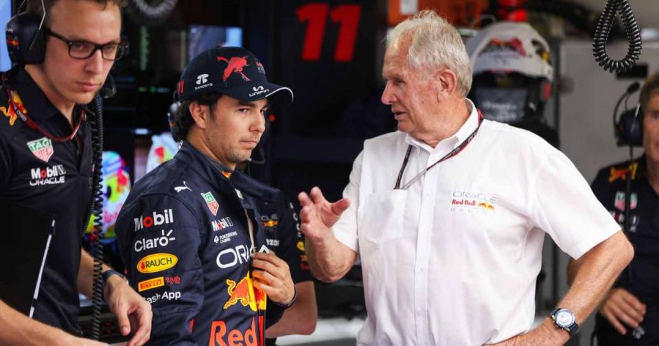 Sergio Perez dan Helmut Marko berbicara.  Monako Mei 2022. Kredit: Alamy