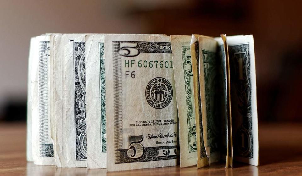 Dólar en Colombia se cotiza al alza. Foto: Imagen de Loyloy Thal en Pixabay