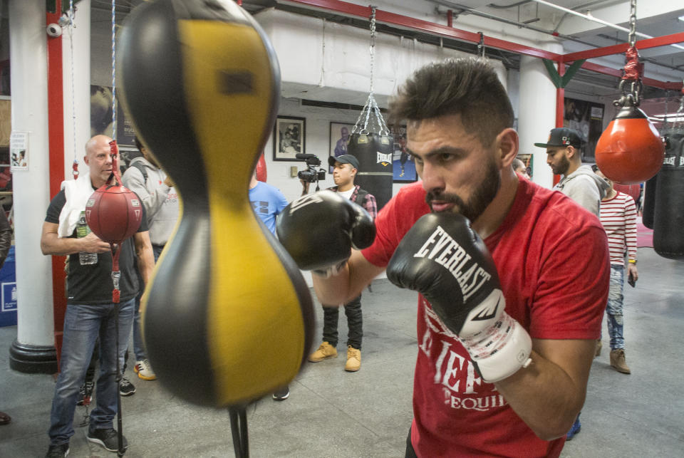 Jose Ramirez tried training with the great Freddie Roach, but later hired Robert Garcia. (Getty Images)