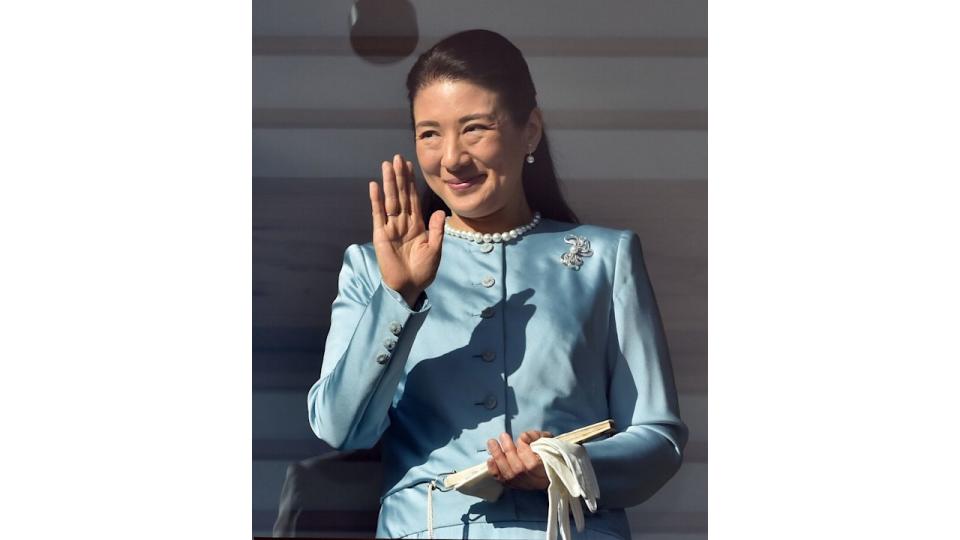 Empress Masuko in a blue dress waving