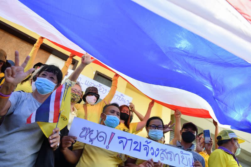 Pro-royalist supporters show their support for the monarchy and the government in Bangkok