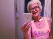 <p>Gamberra, atrevida, divertida… Helen Ruth Elam Van Winkle, de 90 años, ha conquistado Instagram con su particular estilo y cuenta con 3,6 millones de seguidores. Utiliza prendas arriesgadas, ajustadas y muy atrevidas, lo que llamó la atención de la mismísima Miley Cyrus, con la que estableció una amistad. Además, ha sido imagen de marcas como Urban Decay o Smirnoff. (Foto: Instagram / <a rel="nofollow noopener" href="http://www.instagram.com/p/BnEw4avAFlg/" target="_blank" data-ylk="slk:@baddiewinkle;elm:context_link;itc:0;sec:content-canvas" class="link ">@baddiewinkle</a>). </p>