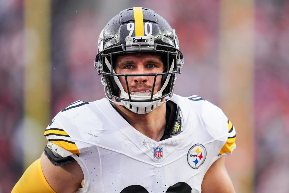 CINCINNATI, OHIO - NOVEMBER 26: T.J. Watt #90 of the Pittsburgh Steelers jogs across the field at halftime against the Cincinnati Bengals at Paycor Stadium on November 26, 2023 in Cincinnati, Ohio. (Photo by Dylan Buell/Getty Images)