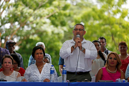 Washington D.C. mayor Muriel Bowser and Intipuca Mayor Jose Leonzo participate in a ceremony during her visit to Intipuca, El Salvador, August 14, 2018. REUTERS/Jose Cabezas