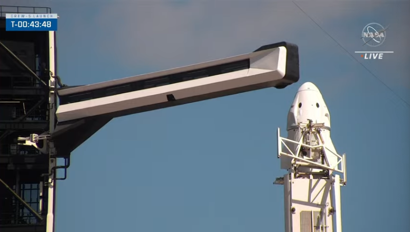 The crew access arm at pad 39A retracts from SpaceX's Crew Dragon capsule ahead of the Crew-5 mission.