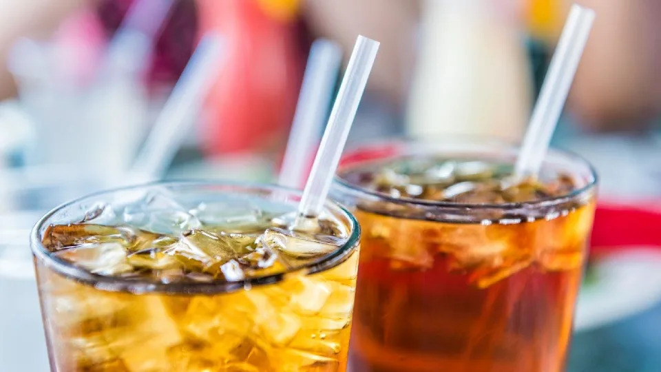 Two cups with dark carbonated liquid