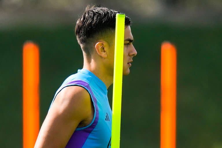 Entrenamiento del seleccionado argentino, tras la victoria ante Mexico, en la universidad de Qatar
Paulo Dybala 