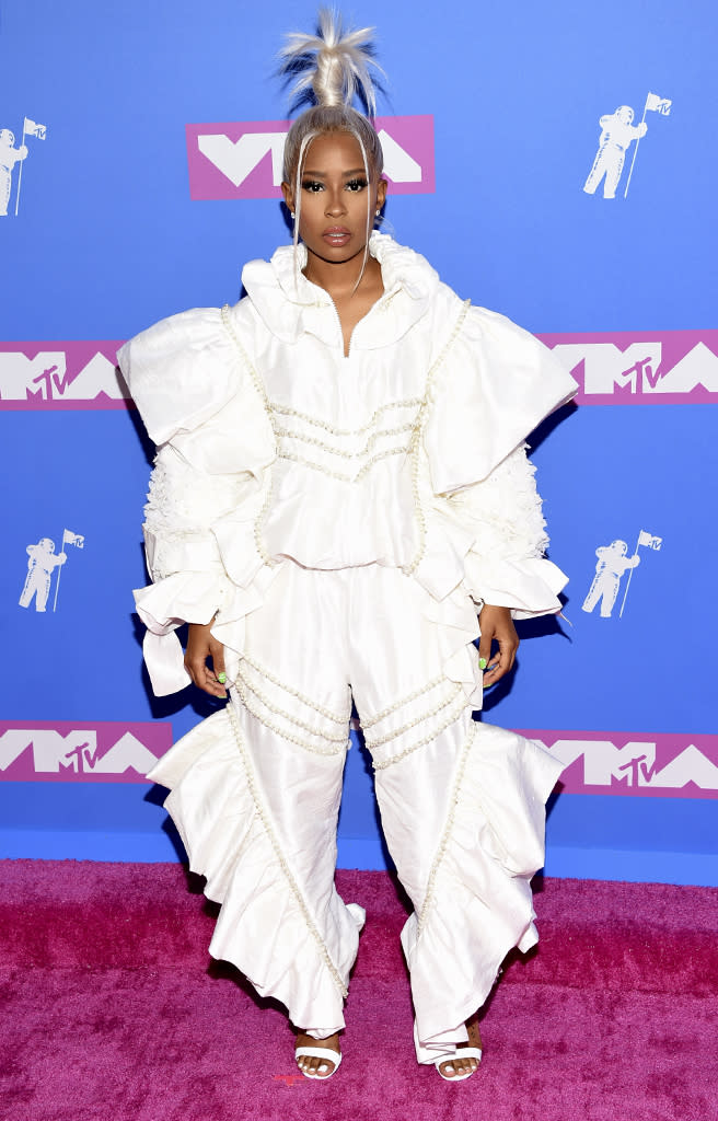 <p>DeJ Loaf arrives at the MTV Video Music Awards at Radio City Music Hall on Monday, Aug. 20, 2018, in New York. (Photo: Evan Agostini/Invision/AP) </p>