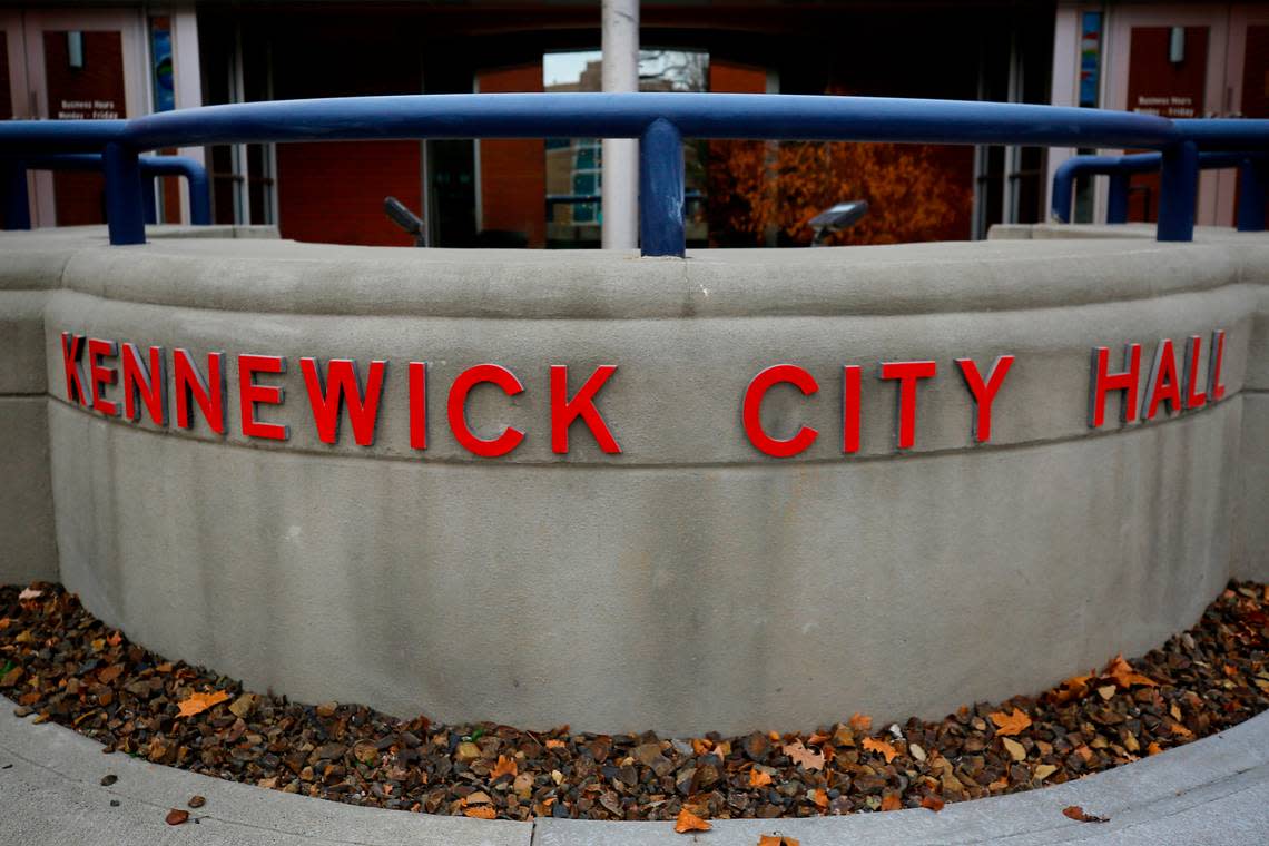 Kennewick City Hall at 210 W. Sixth Ave. in downtown Kennewick. Bob Brawdy/bbrawdy@tricityherald.com