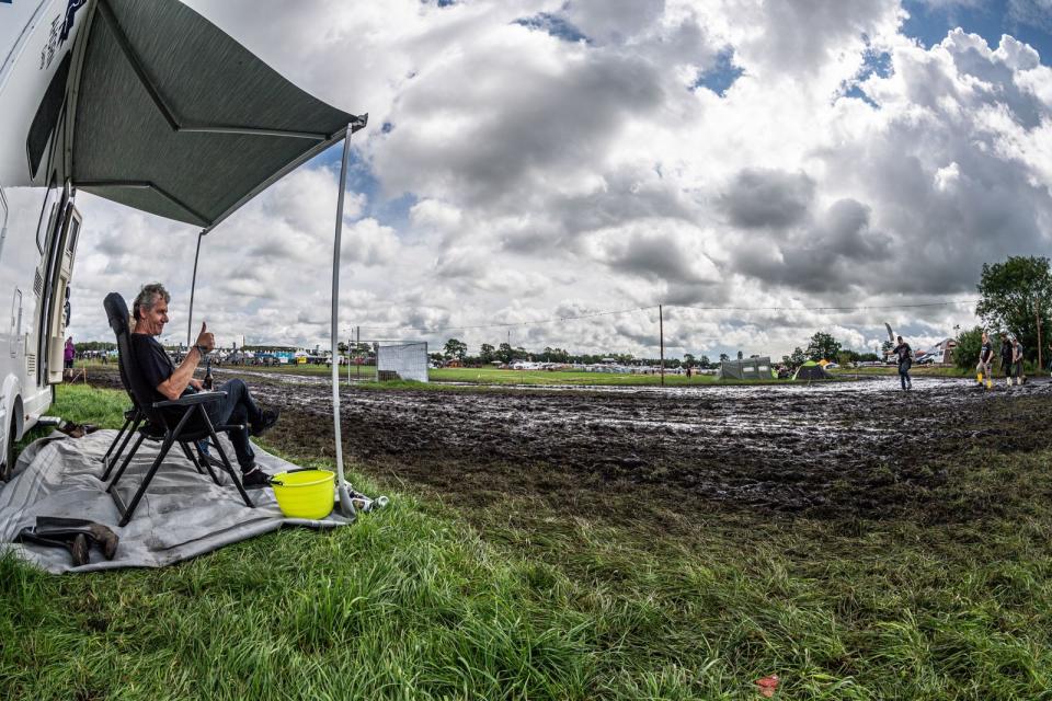 ... Doch das Wetter tat der guten Laune der Anwesenden beim "Wacken Open Air 2023" keinen Abbruch. (Bild: WOA Festival GmbH)