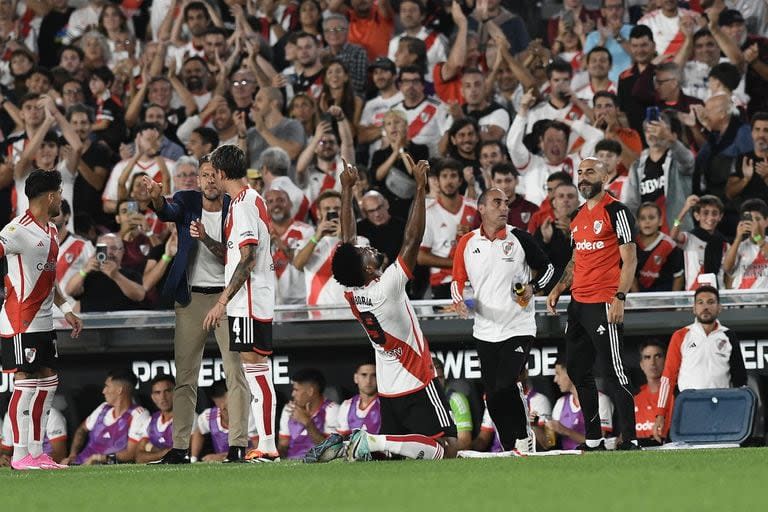 Borja, autor de los goles frente a Independiente Rivadavia, de frente a la gente