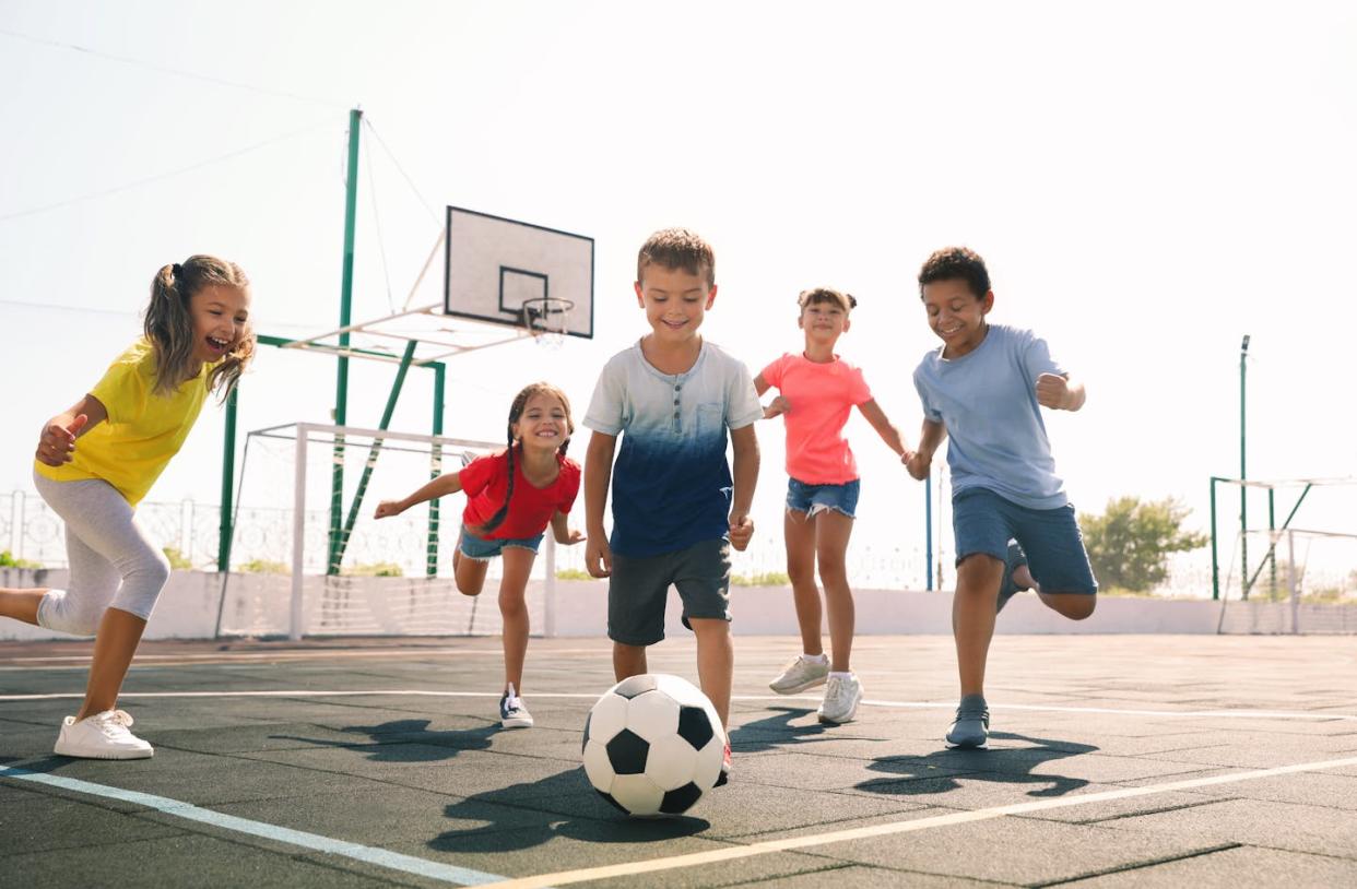 <a href="https://www.shutterstock.com/es/image-photo/cute-children-playing-soccer-outdoors-on-1899235606" rel="nofollow noopener" target="_blank" data-ylk="slk:New Africa/Shutterstock;elm:context_link;itc:0;sec:content-canvas" class="link ">New Africa/Shutterstock</a>