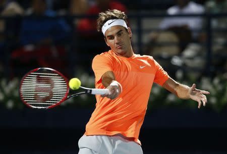 Roger Federer of Switzerland returns the ball to Novak Djokovic of Serbia during their final match at the ATP Championships tennis tournament in Dubai, February 28, 2015. REUTERS/Ahmed Jadallah