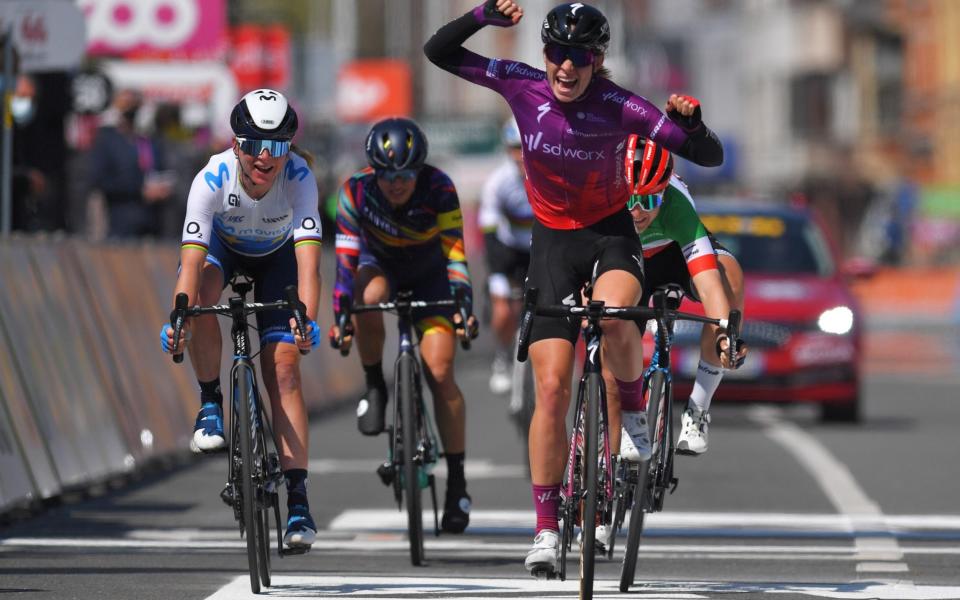 Demi Vollering, Annemiek van Vleuten and Elisa Longo Borghini - GETTY IMAGES