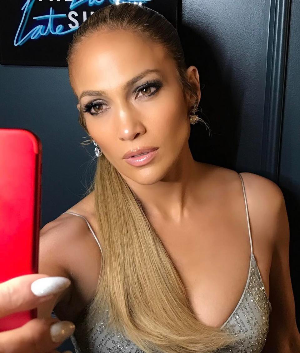 <p>Y como siempre su maquillaje estuvo impecable. Instagram @jlo </p>