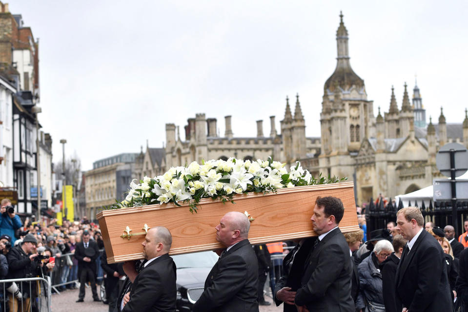 <p>The coffin of Professor Stephen Hawking arrives at University Church of St Mary the Great as mourners gather to pay their respects, in Cambridge, England, Saturday March 31, 2018. The renowned British physicist died peacefully on March 14 at the age of 76. (Photo: Joe Giddens/PA via AP) </p>