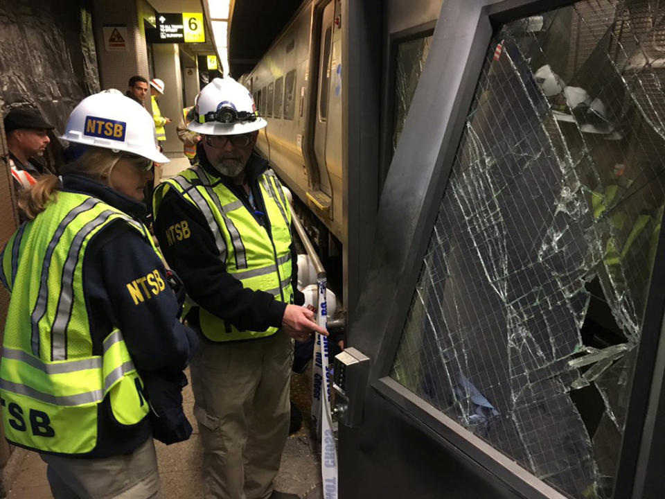 Long Island Rail Road commuter train derails in Brooklyn