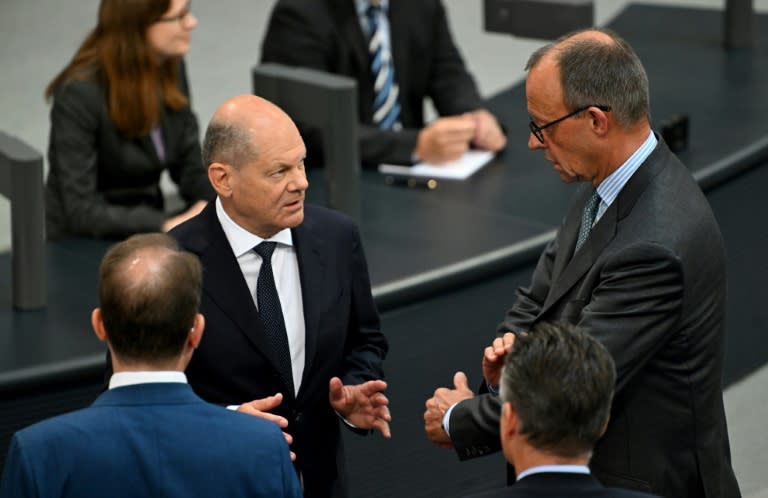 Bundeskanzler Olaf Scholz (SPD) hat eine Vertrauenskrise in der deutschen Politik eingeräumt. (RALF HIRSCHBERGER)