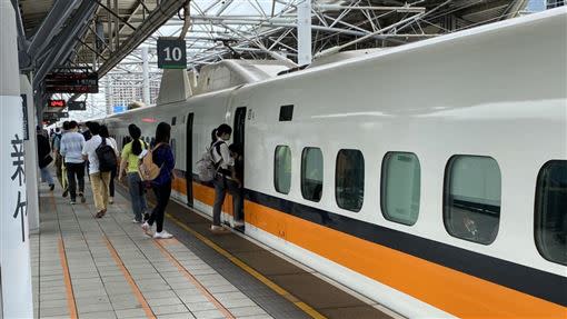 雙鐵6月起開放車上飲食。（圖／記者陳弋攝影）