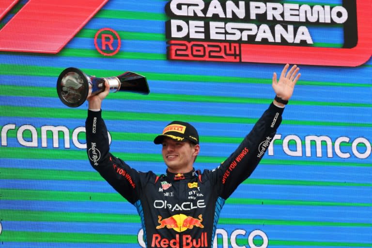 Le pilote Red Bull Max Verstappen sur la plus haute marche du podium du Grand Prix de F1 d'Espagne sur le circuit de Montmelo près de Barcelone le 23 juin 2024 (Thomas COEX)