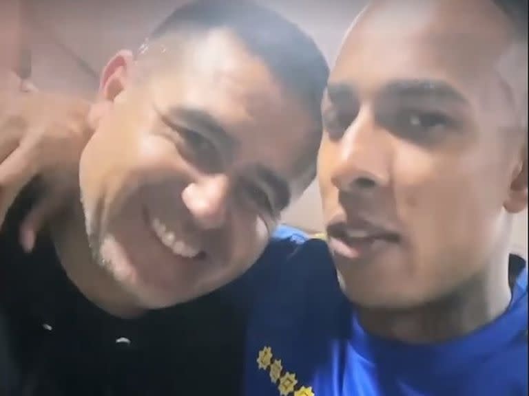 Juan Román Riquelme y Sebastián Villa anoche, después de que Boca se consagrara campeón en Córdoba