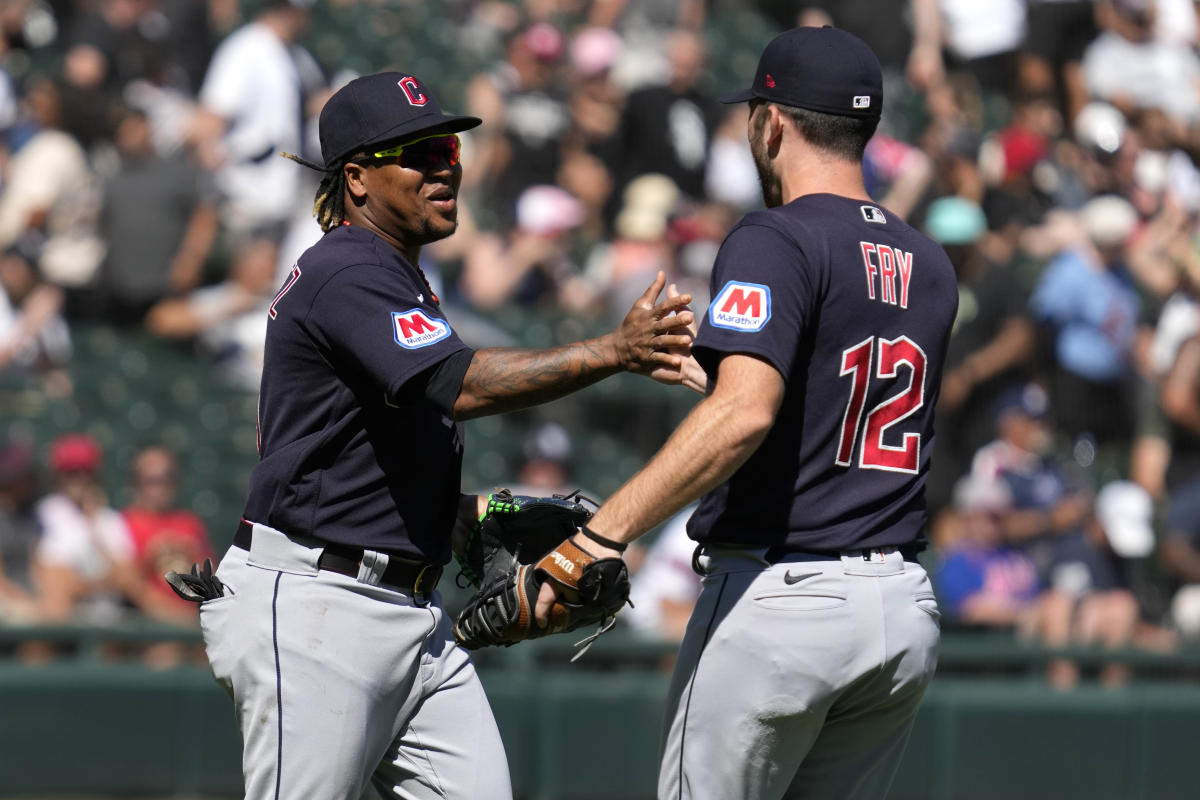 White Sox pound 5 homers, rock Central-leading Guardians 8-2