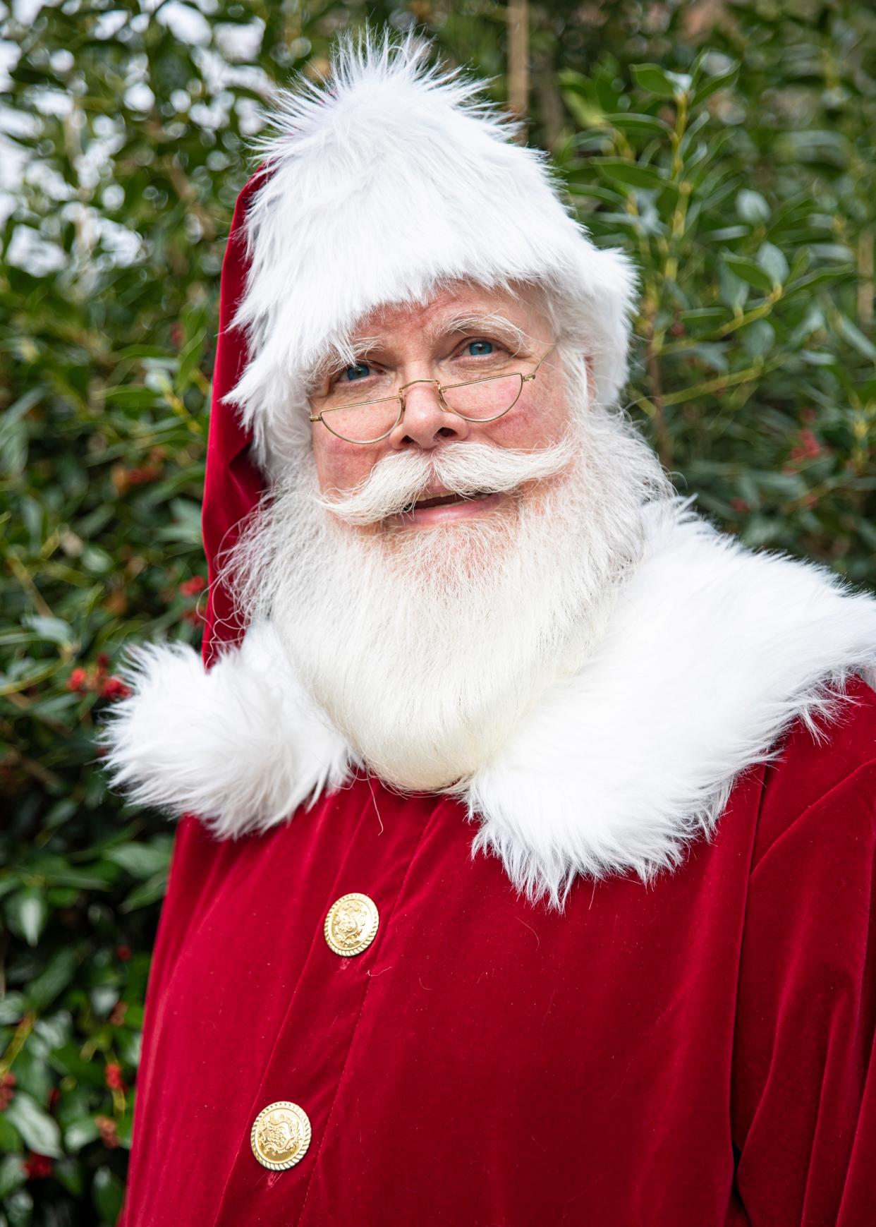 A longtime Memphis Kris Kringle, Stephen Arnold is president of the International Brotherhood of Bearded Santas.