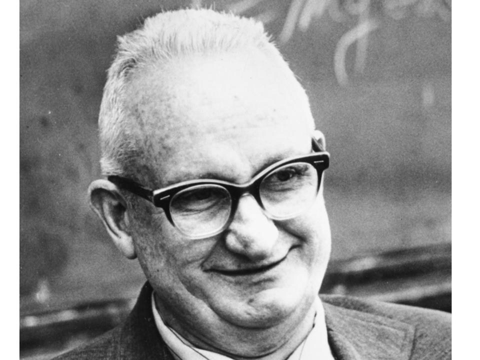 Nobel Prize winnner James Rainwater in 1975 in front of a blackboard at Columbia University