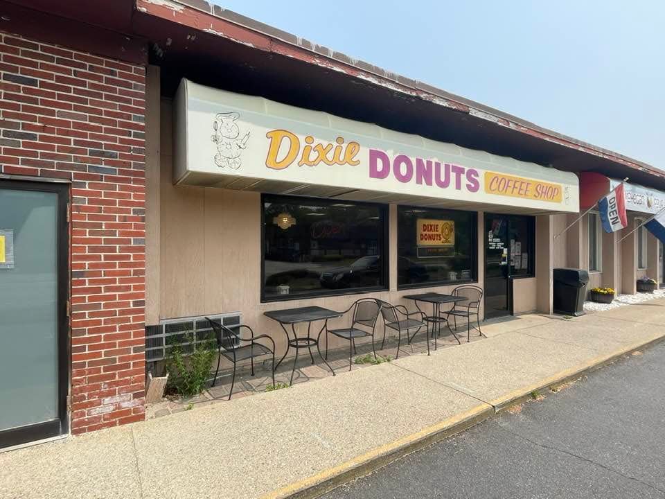 The outside of Dixie Donuts in Norwich.
