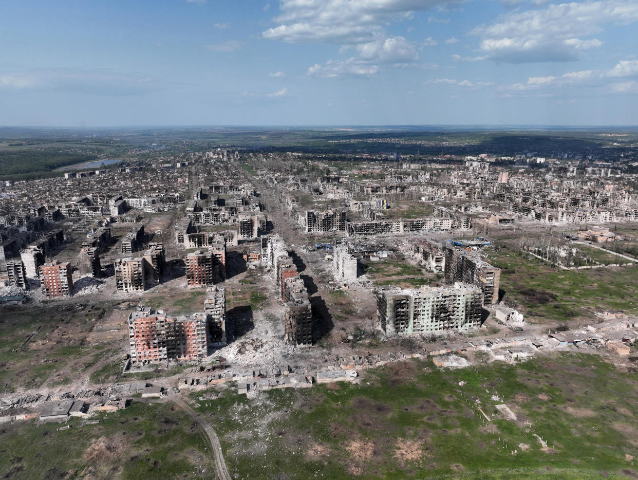 Vehículos militares rusos destruidos en un museo improvisado al aire libre en Járkov, Ucrania, el 26 de mayo de 2023. (Nicole Tung/The New York Times)
