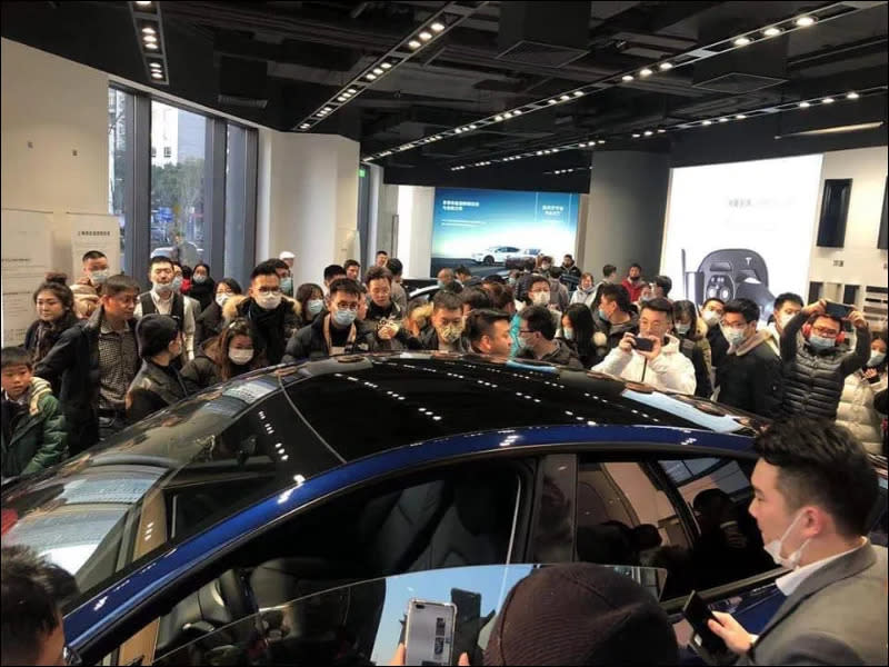 Tesla Model Y 推出標準續航後驅版本和七人座版本