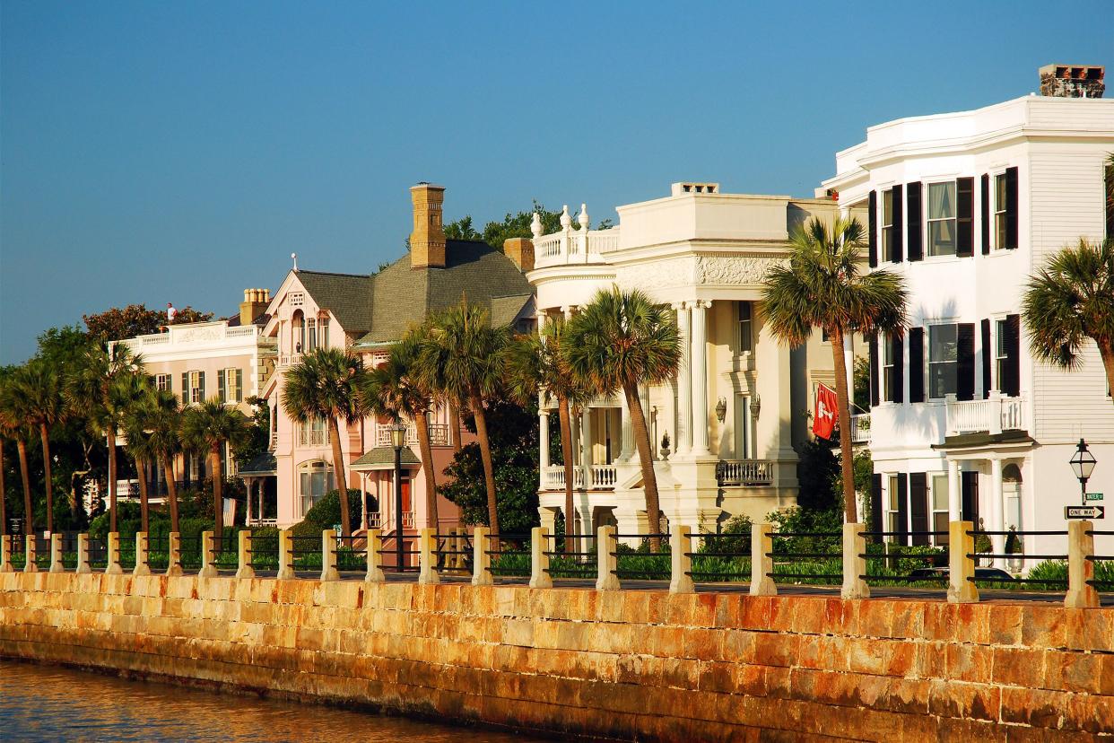 A row of antebellum homes line the waterfront of Charleston, South Carolina