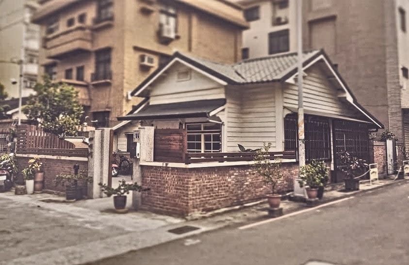 有別於台式老宅改建，「AMON 咖啡所」的老京都外觀同樣很吸睛。