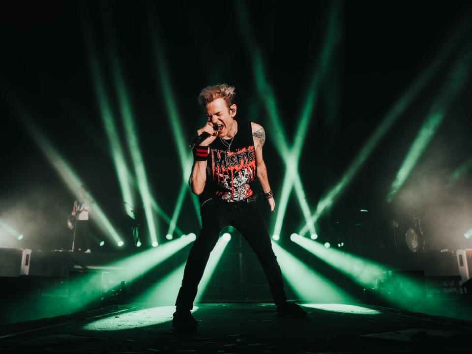 Deryck Whibley performing on Sum 41’s world tour (Federica Burelli)