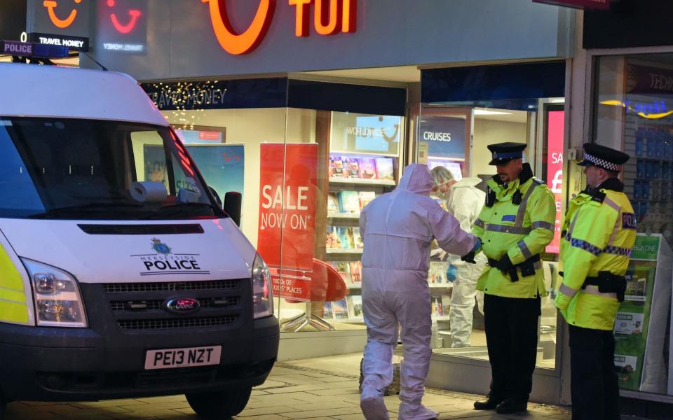 Merseyside Police surround TUI travel shop on Chapel Street in Southport - Liverpool Echo