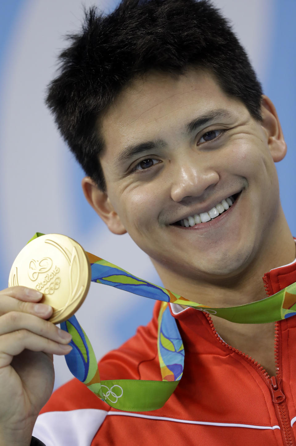 Y el caso más llamativo es el de Singapur, que pagará 753 mil dólares a sus atletas que logren obtener una medalla de oro en los juegos de Río de Janeiro, como es el caso de Joseph Schooling, ganador de la medalla de oro en 100 metros mariposa, venciendo al favorito Michael Phelps