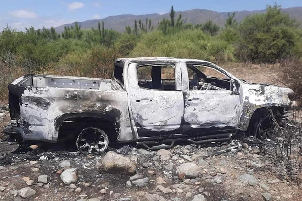 La policía encontró la camioneta incendiada de los tres amigos (Baja California attorney general’s office)