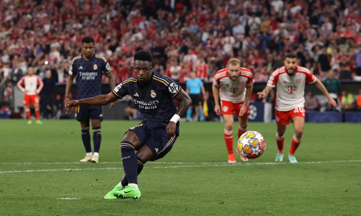 <span>Vinícius Júnior converts his late penalty to salvage a draw for Real Madrid.</span><span>Photograph: James Gill/Danehouse/Getty Images</span>