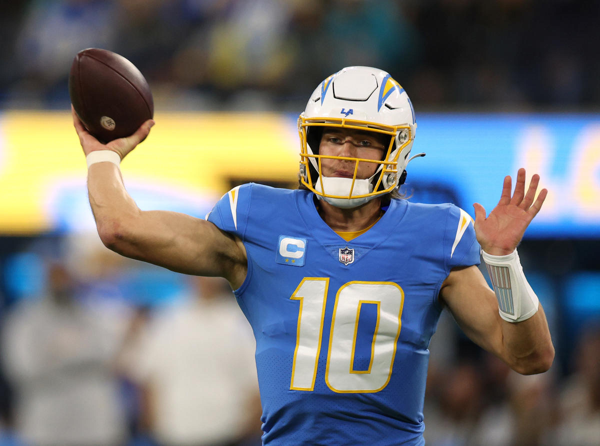 NFL DFS Picks: Yahoo Plays and Strategy for Week 15 Sunday Dual Ballers