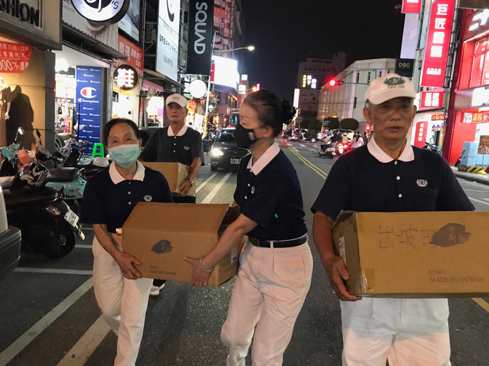 花蓮市區於10月12日發生火災後，花蓮地區慈濟志工立即啟動關懷與提供救災人員餐飲物資的整備。