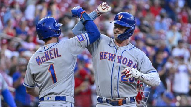 Mets' Jeff McNeil undergoes wrist surgery - ABC7 New York