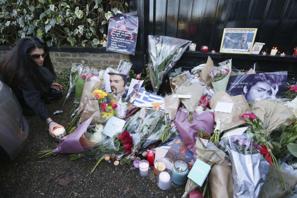 Fans mourn the death of George Michael