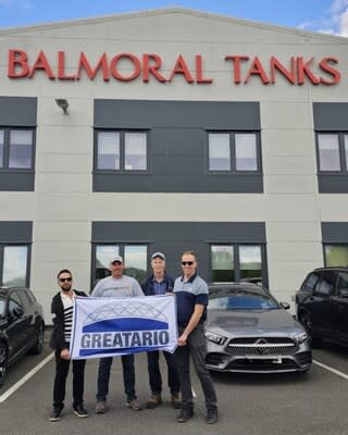 Employees touring Balmoral tanks factory. (CNW Group/Greatario Industrial Storage Systems Ltd)