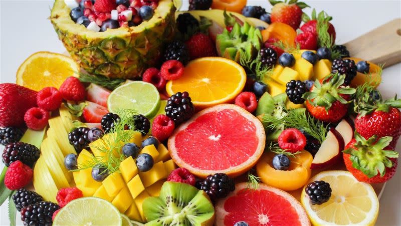 營養師Tun指出，在減肥期間，用水果代替晚餐反而會攝入更多熱量。（示意圖／翻攝自pexels）
