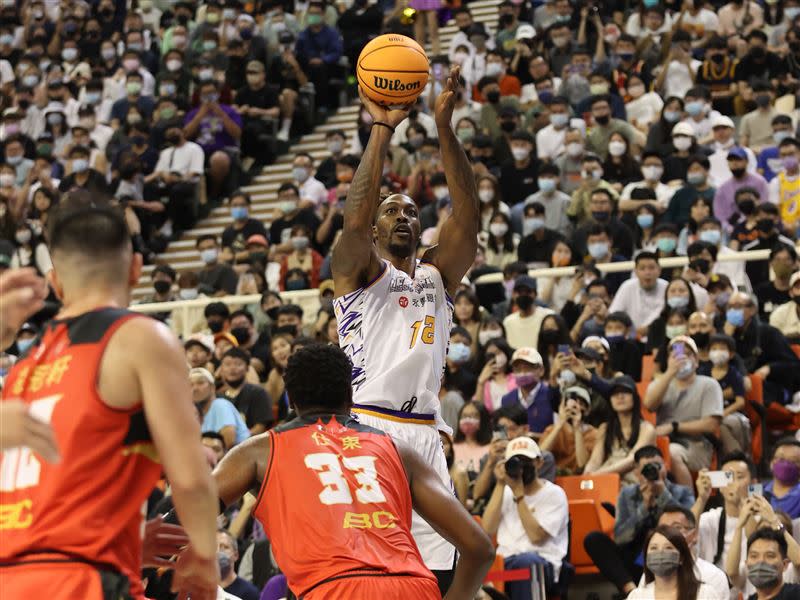 ▲「魔獸」霍華德相當享受在台灣打籃球，連美國球評看了都有感而發。（圖／T1聯盟提供）